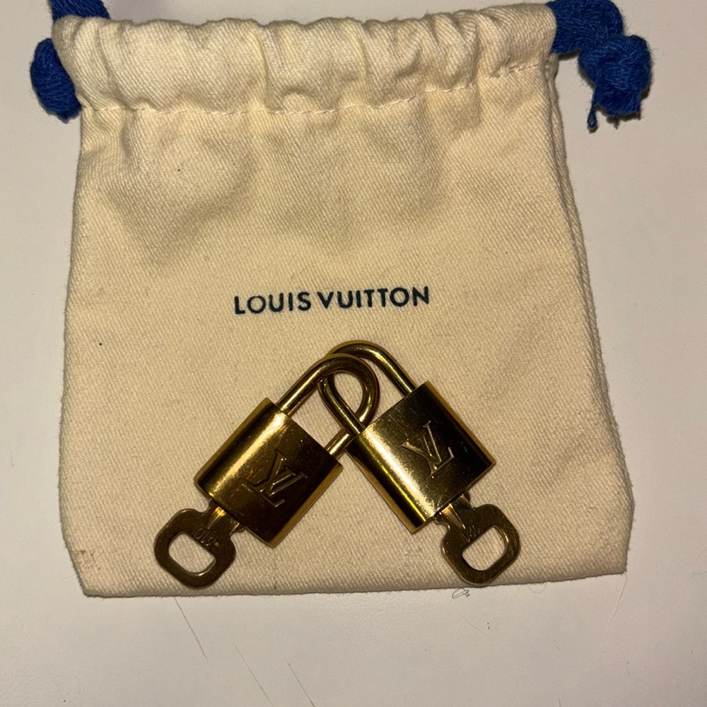 SET OF 2 AUTHENTIC LOUIS VUITTON GOLD TONED LOCK & KEY